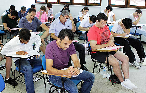 Jatene empossa auditores e fiscais