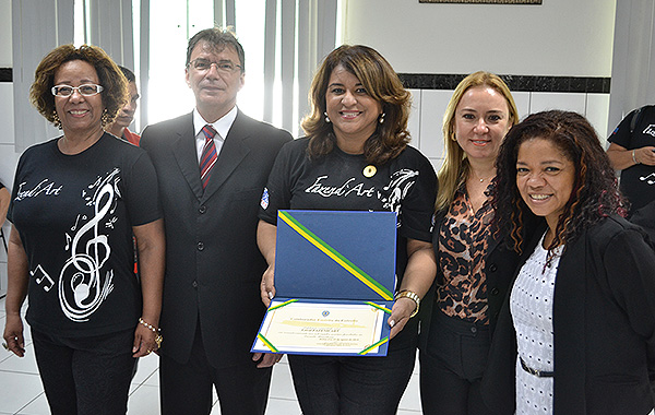 Fazend’Art recebe diploma do Exército