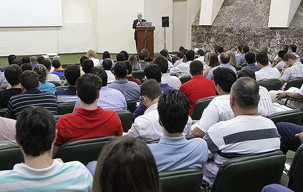 Curso exige presença integral no Fisco