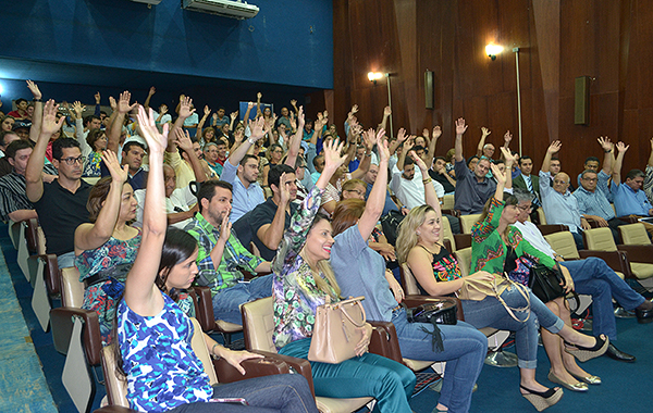 Assembleia lotada aprova estado de alerta