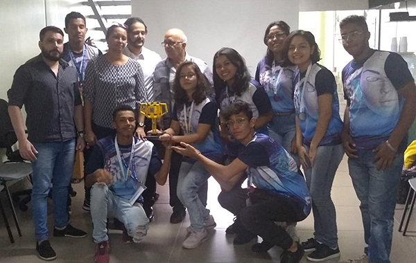 Equipe apoiada pelo Sindifisco ganha troféu