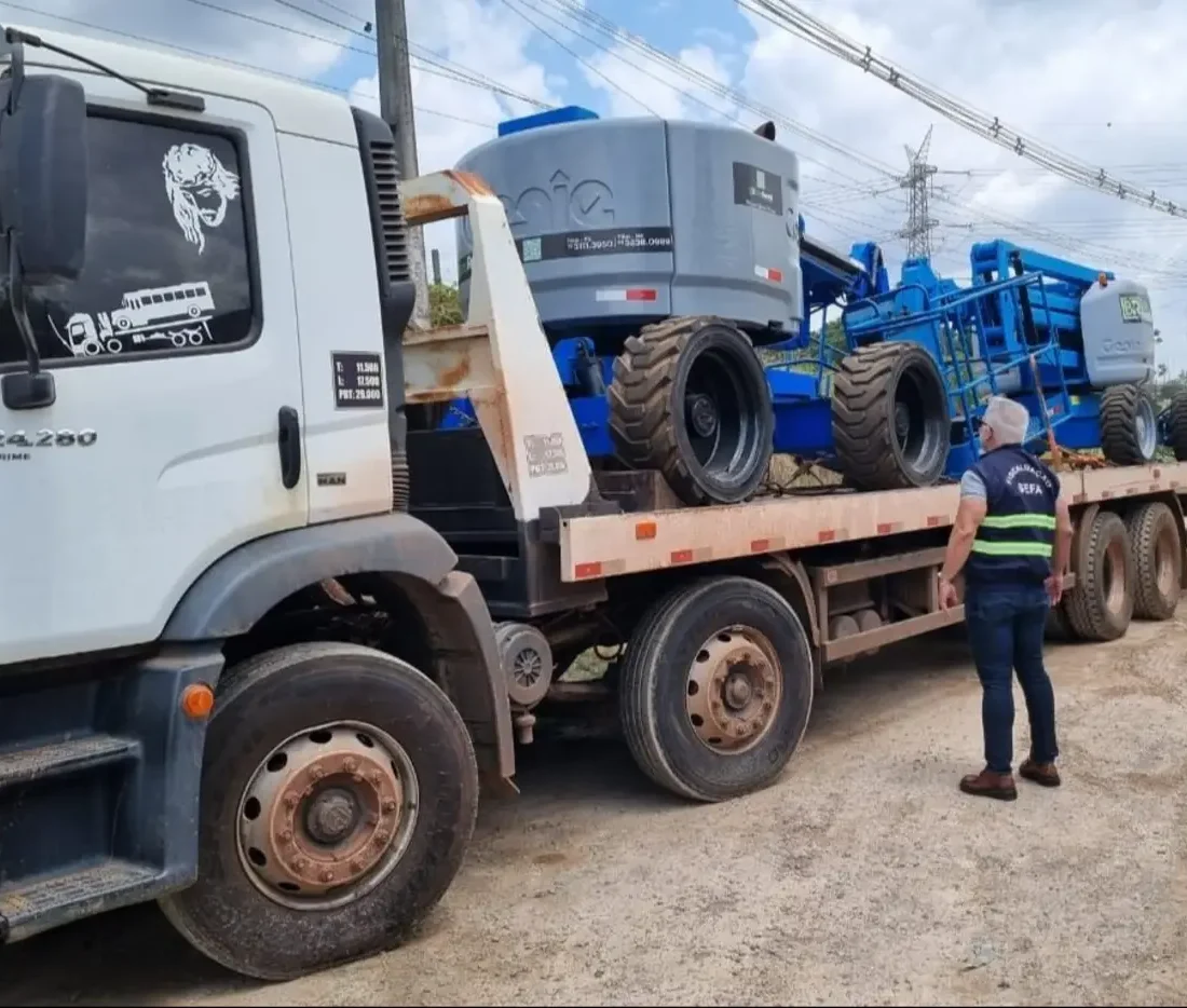 SEFA apreende plataforma elevatória, soja e madeira por irregularidades fiscais