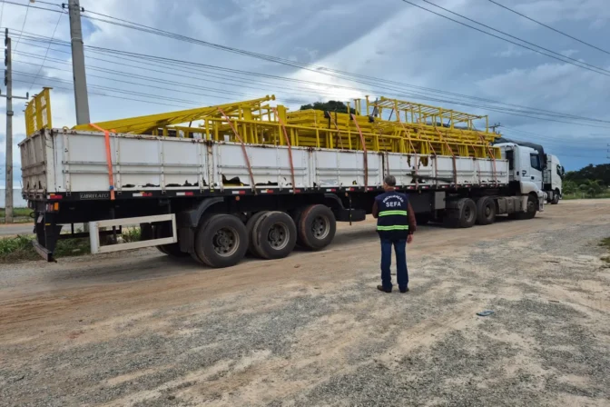 SEFA apreende carga de ração animal e plataformas rodoviárias no sudeste do Pará