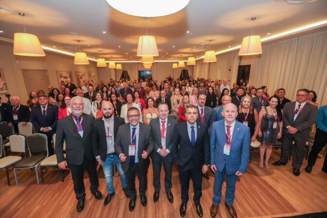 Reforma tributária do consumo favorece empresários e tira autonomia de Estados e municípios